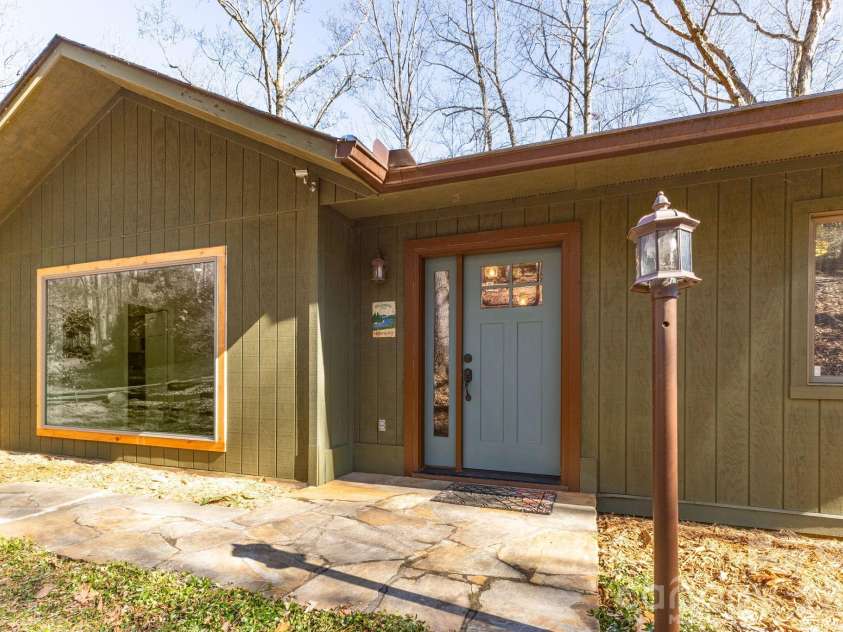 11 Poplar Drive, Mills River, NC 28759.  MLS# CAR4333561, YatesRealty ID 3615. 