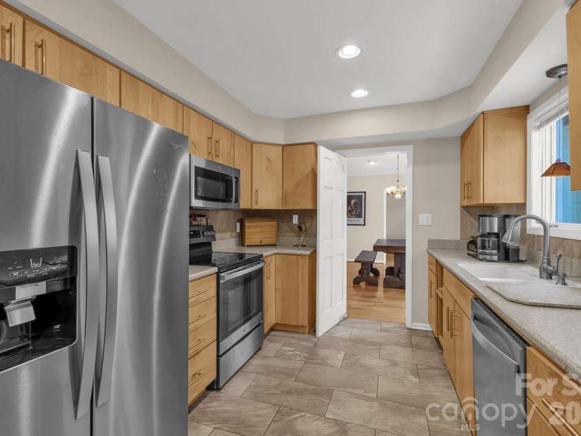11 Poplar Drive, Mills River, NC 28759.  MLS# CAR4333561, YatesRealty ID 3615. 
