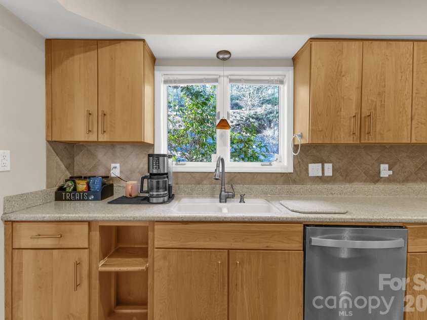 11 Poplar Drive, Mills River, NC 28759.  MLS# CAR4333561, YatesRealty ID 3615. 