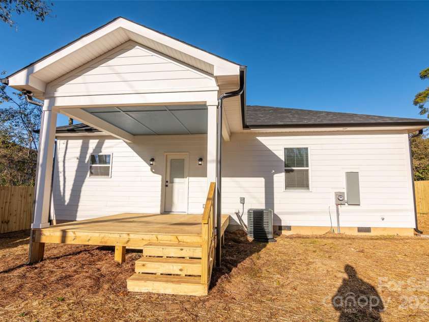 719 Smith Street, Shelby, NC 28150.  MLS# CAR4312792, YatesRealty ID 3615. 