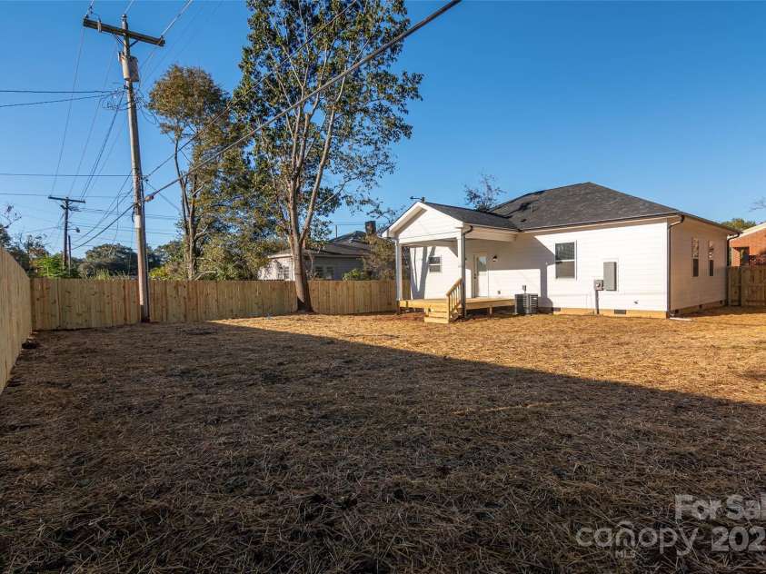 719 Smith Street, Shelby, NC 28150.  MLS# CAR4312792, YatesRealty ID 3615. 