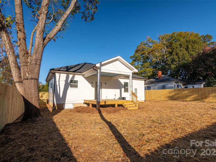 719 Smith Street, Shelby, NC 28150.  MLS# CAR4312792, YatesRealty ID 3615. 