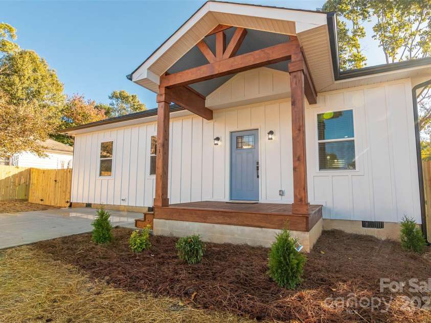719 Smith Street, Shelby, NC 28150.  MLS# CAR4312792, YatesRealty ID 3615. 