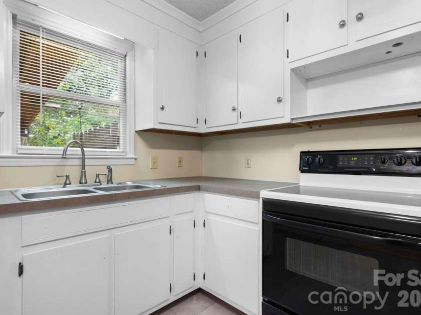 3579 High West Drive, Lenoir, NC 28645.  MLS# CAR4402993, YatesRealty ID 36151. 