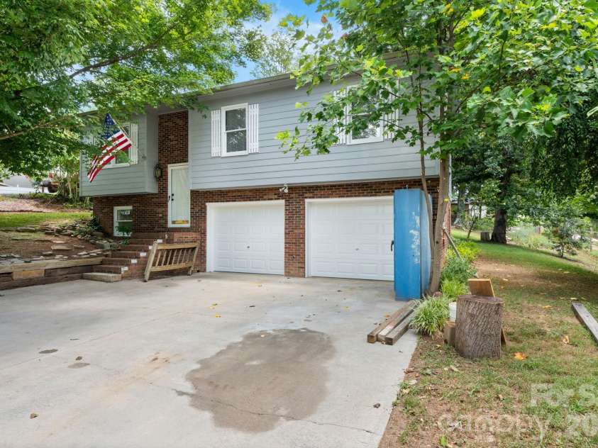 3579 High West Drive, Lenoir, NC 28645.  MLS# CAR4402993, YatesRealty ID 36151. 