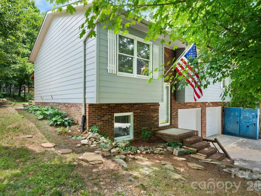 3579 High West Drive, Lenoir, NC 28645.  MLS# CAR4402993, YatesRealty ID 36151. 