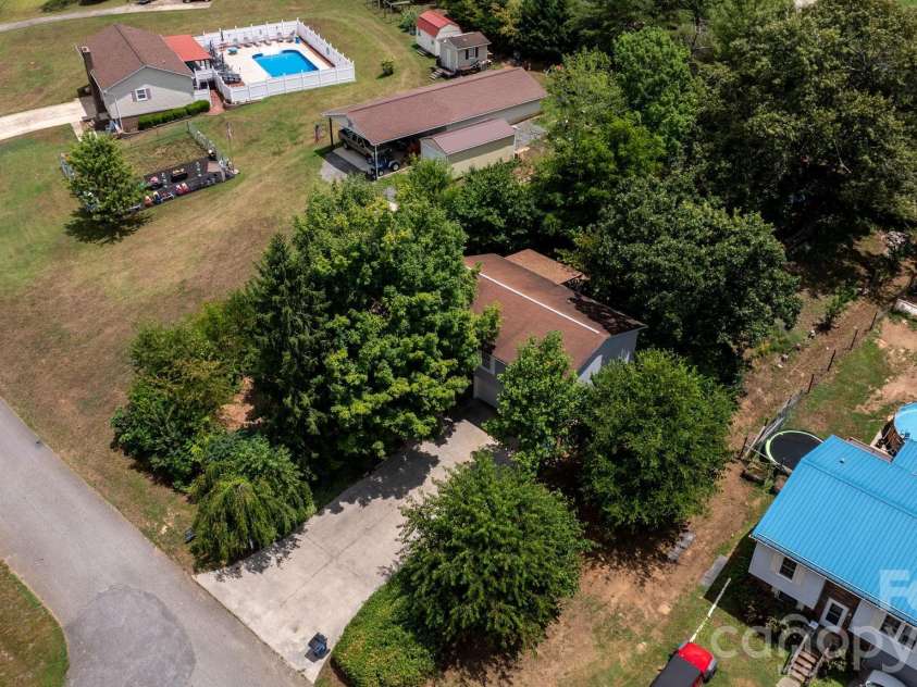 3579 High West Drive, Lenoir, NC 28645.  MLS# CAR4402993, YatesRealty ID 36151. 