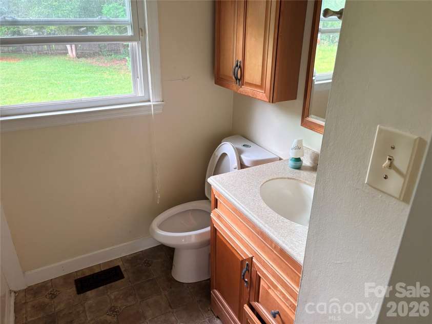 620 Baker Place Road, Lancaster, SC 29720.  MLS# CAR4403016, YatesRealty ID 36152. Bathroom