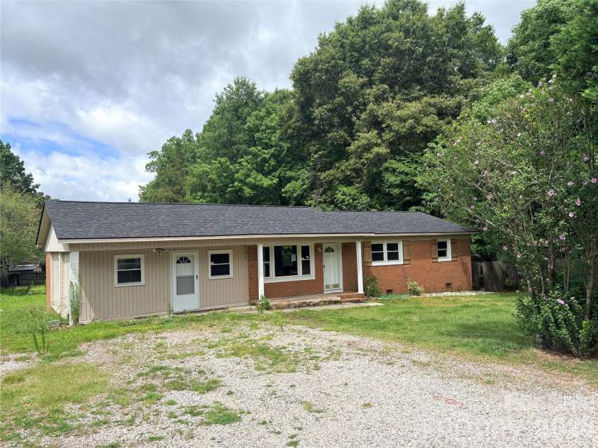 620 Baker Place Road, Lancaster, SC 29720.  MLS# CAR4403016, YatesRealty ID 36152. Front