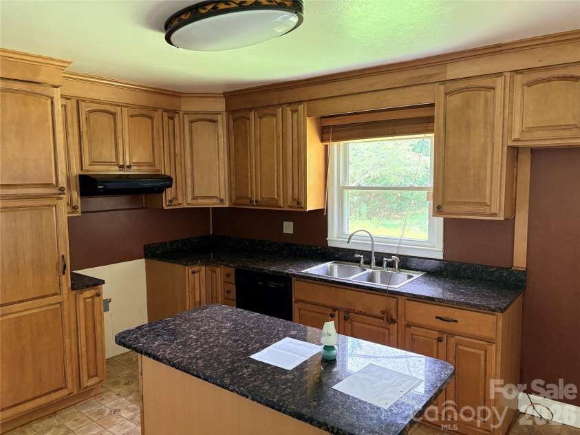 620 Baker Place Road, Lancaster, SC 29720.  MLS# CAR4403016, YatesRealty ID 36152. Kitchen