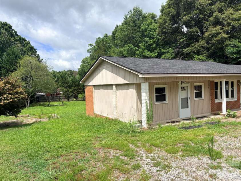 620 Baker Place Road, Lancaster, SC 29720.  MLS# CAR4403016, YatesRealty ID 36152. Side Left