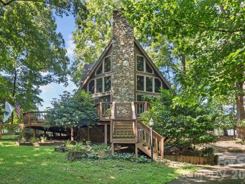 55 Overlook Drive, Candler, NC 28715.  MLS# CAR4403012, YatesRealty ID 36153. 