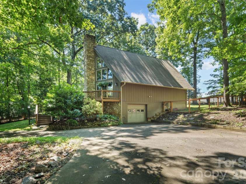 55 Overlook Drive, Candler, NC 28715.  MLS# CAR4403012, YatesRealty ID 36153. 