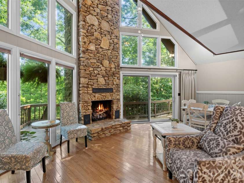 55 Overlook Drive, Candler, NC 28715.  MLS# CAR4403012, YatesRealty ID 36153. 