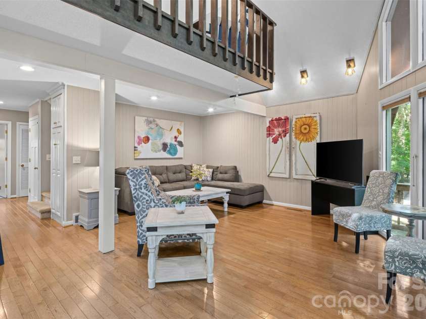 55 Overlook Drive, Candler, NC 28715.  MLS# CAR4403012, YatesRealty ID 36153. 