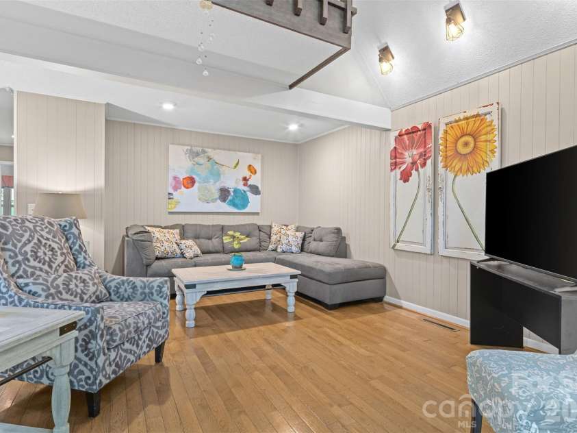 55 Overlook Drive, Candler, NC 28715.  MLS# CAR4403012, YatesRealty ID 36153. 