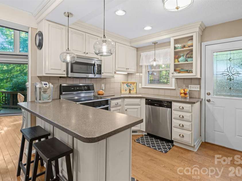 55 Overlook Drive, Candler, NC 28715.  MLS# CAR4403012, YatesRealty ID 36153. 