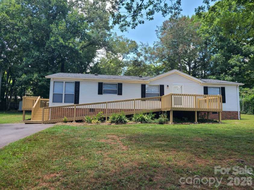 3111 Redbud Place, Lenoir, NC 28645.  MLS# CAR4401731, YatesRealty ID 36159. FRONT ELEVATION