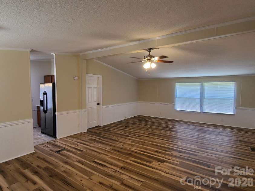 3111 Redbud Place, Lenoir, NC 28645.  MLS# CAR4401731, YatesRealty ID 36159. GREAT ROOM