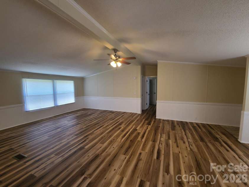 3111 Redbud Place, Lenoir, NC 28645.  MLS# CAR4401731, YatesRealty ID 36159. GREAT ROOM