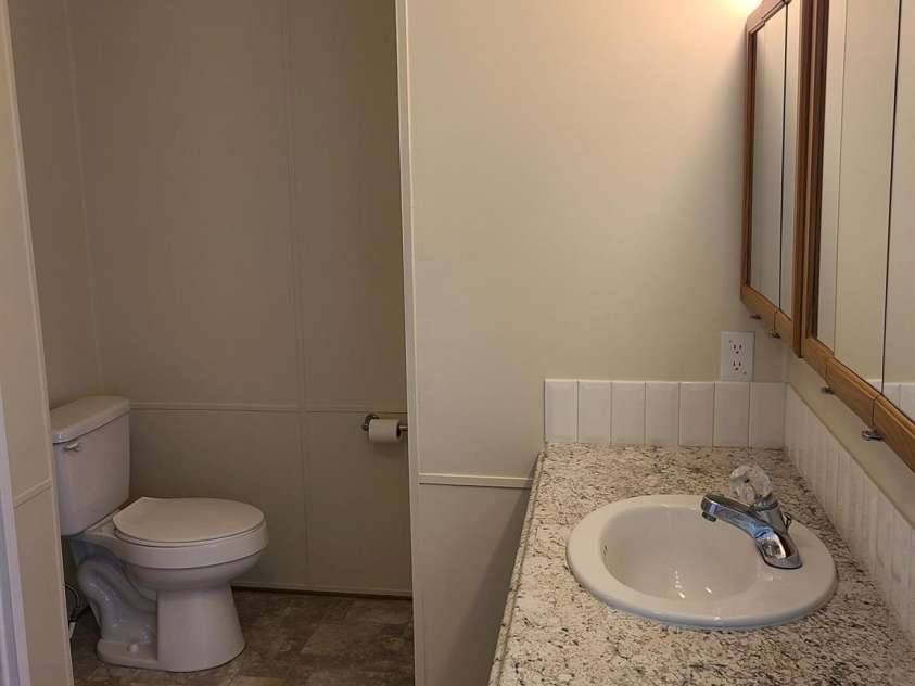 3111 Redbud Place, Lenoir, NC 28645.  MLS# CAR4401731, YatesRealty ID 36159. PRIMARY BATH