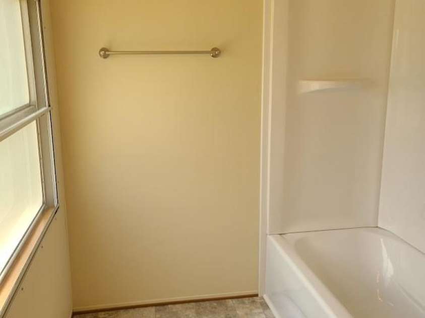 3111 Redbud Place, Lenoir, NC 28645.  MLS# CAR4401731, YatesRealty ID 36159. PRIMARY BATH