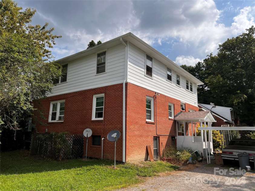 232 Old US 70 Hwy Highway, Swannanoa, NC 28778.  MLS# CAR4172934, YatesRealty ID 3616. 