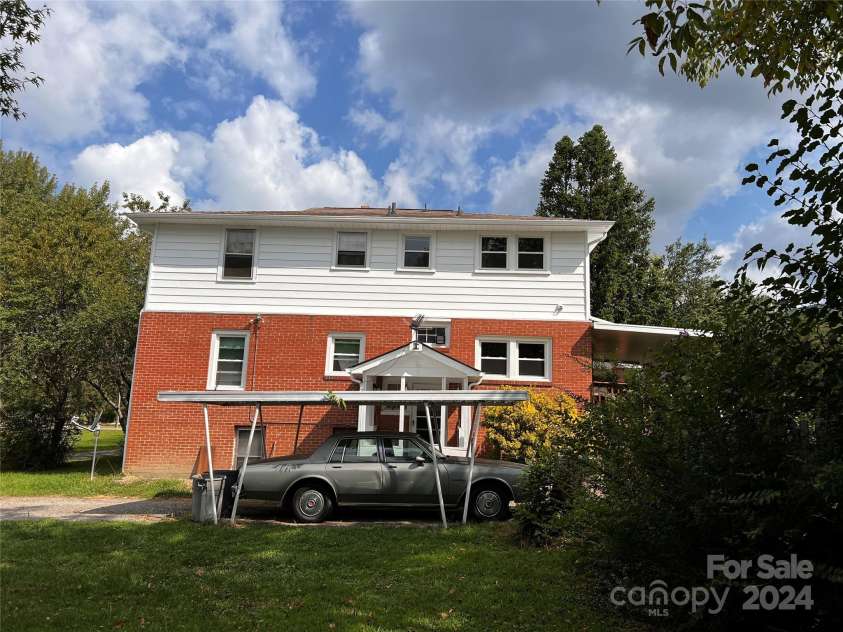 232 Old US 70 Hwy Highway, Swannanoa, NC 28778.  MLS# CAR4172934, YatesRealty ID 3616. 