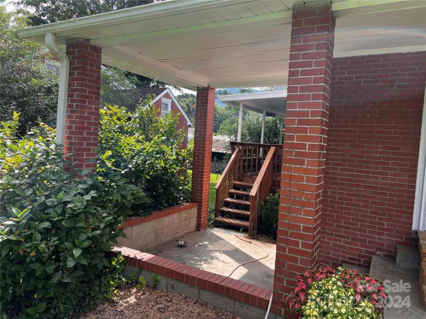 232 Old US 70 Hwy Highway, Swannanoa, NC 28778.  MLS# CAR4172934, YatesRealty ID 3616. 
