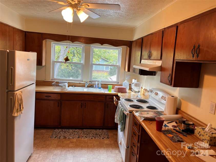 232 Old US 70 Hwy Highway, Swannanoa, NC 28778.  MLS# CAR4172934, YatesRealty ID 3616. 