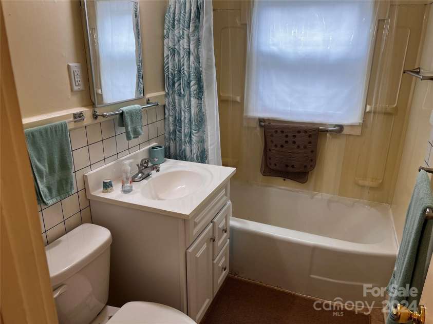 232 Old US 70 Hwy Highway, Swannanoa, NC 28778.  MLS# CAR4172934, YatesRealty ID 3616. 