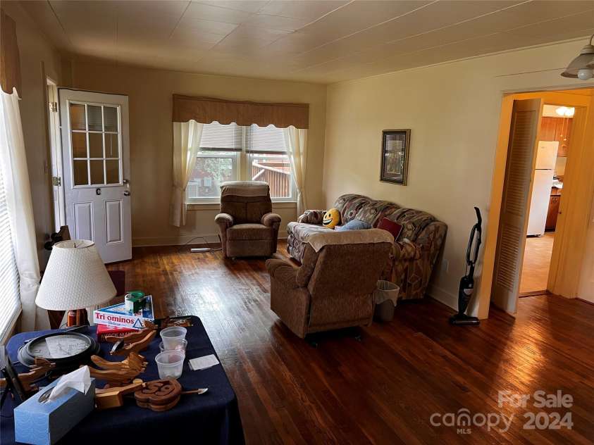232 Old US 70 Hwy Highway, Swannanoa, NC 28778.  MLS# CAR4172934, YatesRealty ID 3616. 