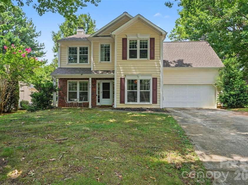7610 Wynstone Ridge Circle, Huntersville, NC 28078.  MLS# CAR4402826, YatesRealty ID 36161. 