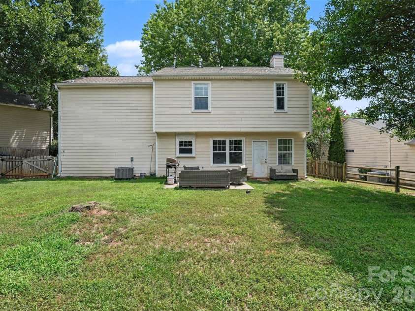 7610 Wynstone Ridge Circle, Huntersville, NC 28078.  MLS# CAR4402826, YatesRealty ID 36161. 