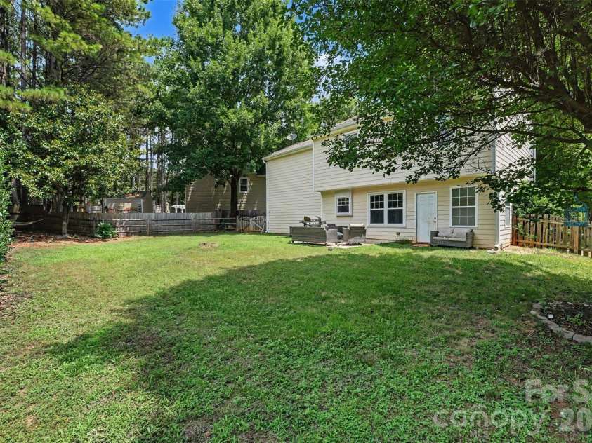 7610 Wynstone Ridge Circle, Huntersville, NC 28078.  MLS# CAR4402826, YatesRealty ID 36161. 