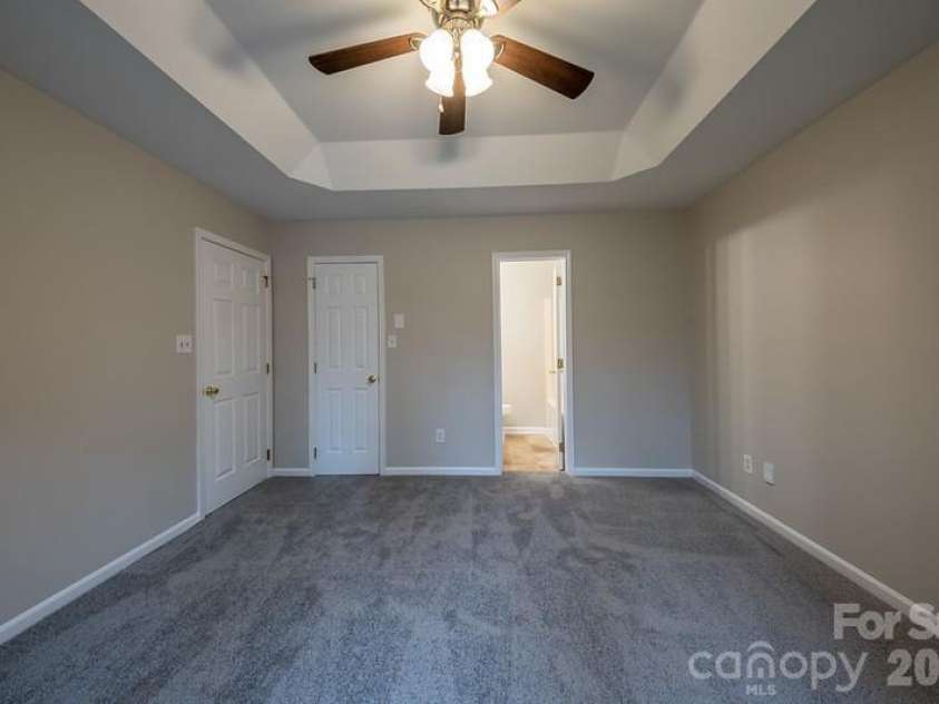 2502 Hemby Woods Drive, Charlotte, NC 28262.  MLS# CAR4403067, YatesRealty ID 36162. 