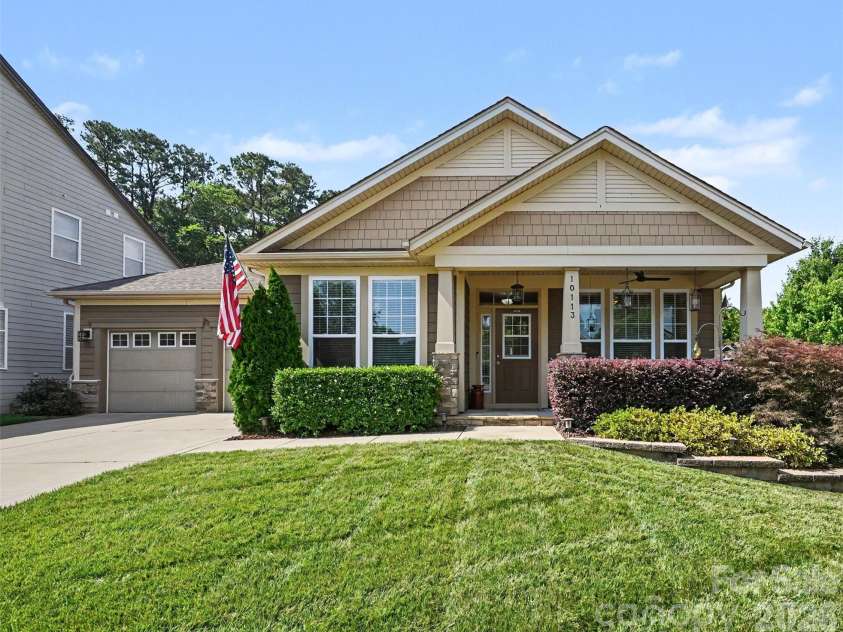 10113 Blackstone Drive, Huntersville, NC 28078.  MLS# CAR4397515, YatesRealty ID 36163. 