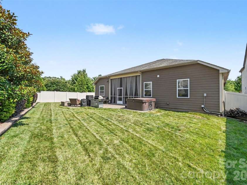 10113 Blackstone Drive, Huntersville, NC 28078.  MLS# CAR4397515, YatesRealty ID 36163. 
