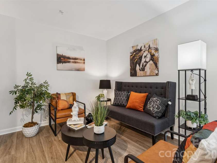 1638 Arlyn Circle, Charlotte, NC 28213.  MLS# CAR4400700, YatesRealty ID 36165. This spacious living area offers a versatile layout with comfortable seating options on both sides of the room. The generous wall space is perfect for mounting a large-screen TV, making it an ideal space for entertaining