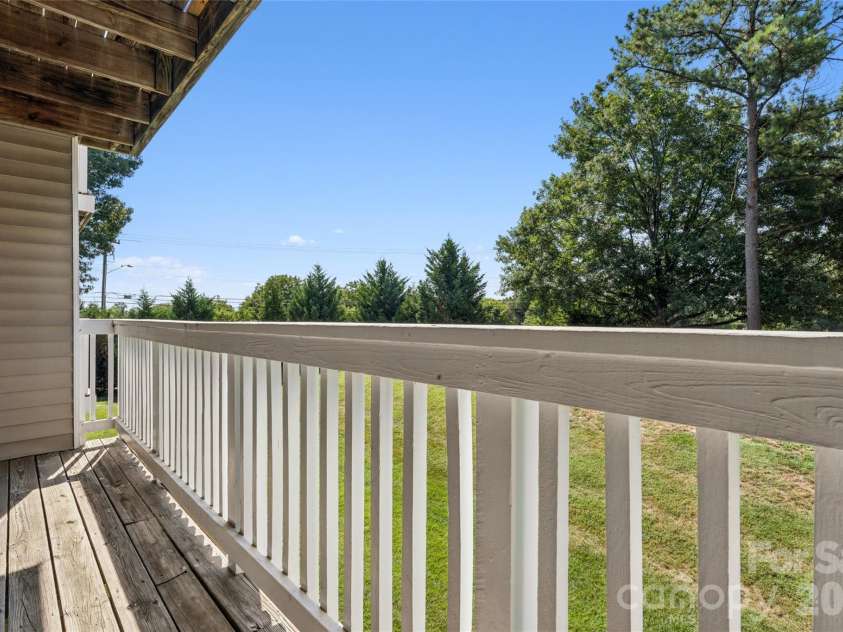 1638 Arlyn Circle, Charlotte, NC 28213.  MLS# CAR4400700, YatesRealty ID 36165. Upper deck