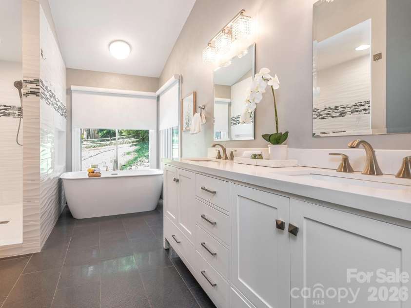 1941 Dugan Drive, Charlotte, NC 28270.  MLS# CAR4397590, YatesRealty ID 36167. 