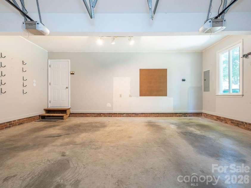 1941 Dugan Drive, Charlotte, NC 28270.  MLS# CAR4397590, YatesRealty ID 36167. 