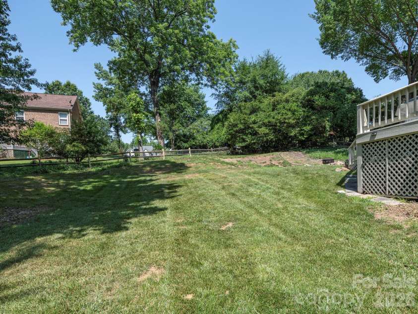 1941 Dugan Drive, Charlotte, NC 28270.  MLS# CAR4397590, YatesRealty ID 36167. 