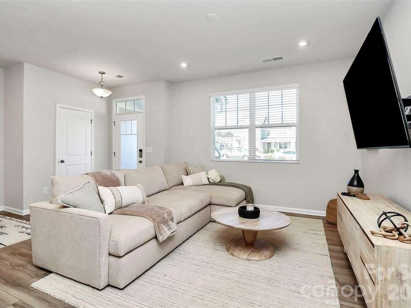 15333 Braid Meadow Drive, Charlotte, NC 28278.  MLS# CAR4332986, YatesRealty ID 3617. 