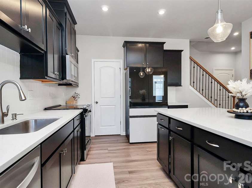 15333 Braid Meadow Drive, Charlotte, NC 28278.  MLS# CAR4332986, YatesRealty ID 3617. 