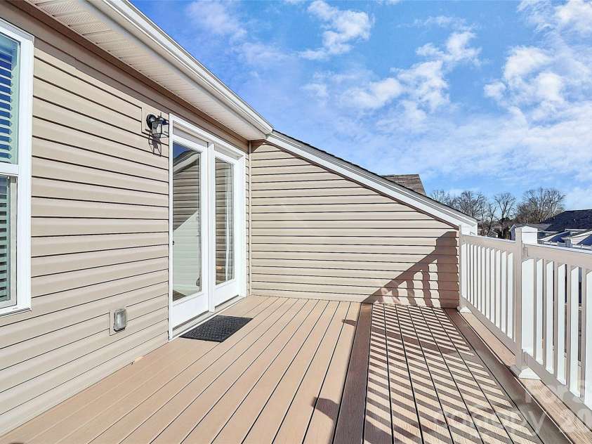 15333 Braid Meadow Drive, Charlotte, NC 28278.  MLS# CAR4332986, YatesRealty ID 3617. Back deck balcony. 