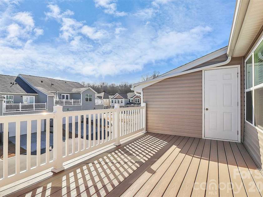 15333 Braid Meadow Drive, Charlotte, NC 28278.  MLS# CAR4332986, YatesRealty ID 3617. Back deck balcony. 