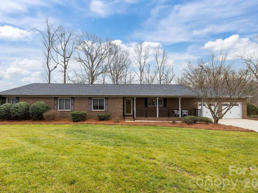 8420 Catawba Cove Drive, Belmont, NC 28012.  MLS# CAR4335294, YatesRealty ID 3617. 