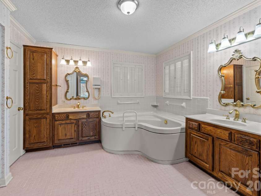 8420 Catawba Cove Drive, Belmont, NC 28012.  MLS# CAR4335294, YatesRealty ID 3617. 