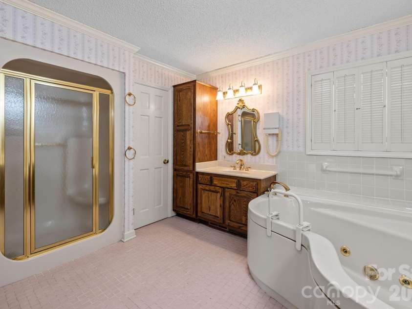 8420 Catawba Cove Drive, Belmont, NC 28012.  MLS# CAR4335294, YatesRealty ID 3617. 